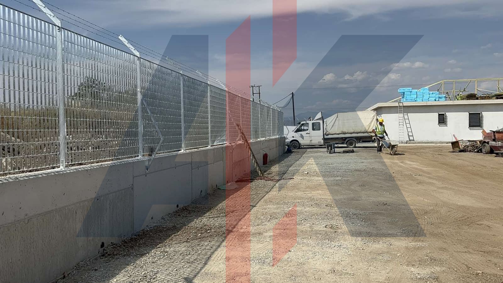 Βιομηχανική περίφραξη  με γαλβανισμένη σχάρα 