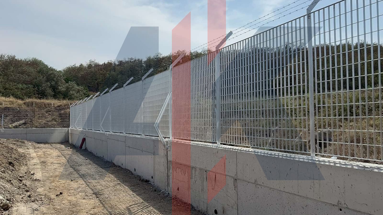 Βιομηχανική περίφραξη με γαλβανισμένη σχάρα 