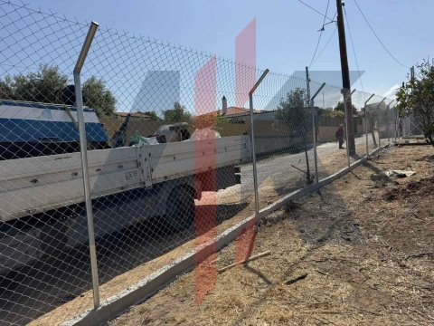 Περίφραξη οικοπέδου με σύστημα αποτροπής εξόδου φυλασσόμενων ζώων