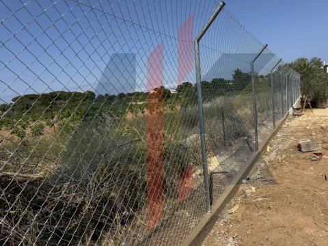 Περίφραξη οικοπέδου με σύστημα αποτροπής εξόδου φυλασσόμενων ζώων