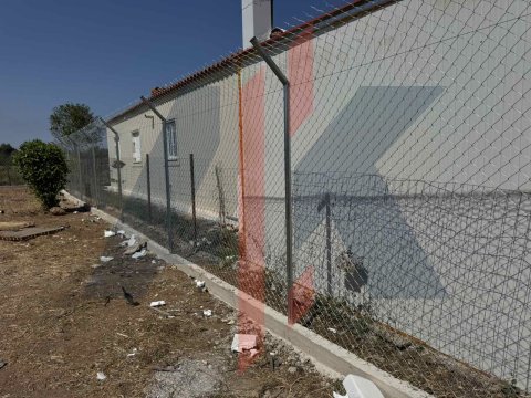 Περίφραξη οικοπέδου με σύστημα αποτροπής εξόδου φυλασσόμενων ζώων