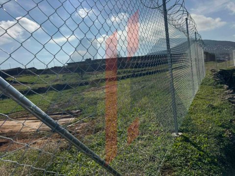 Περίφραξη ασφαλείας με κονσερτίνα φωτοβολταϊκού πάρκου στη Συρο  