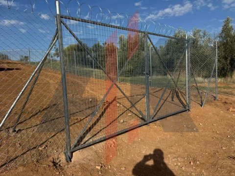 Περίφραξη οικοπέδου με συρματόπλεγμα και κονσερτίνα στην Αυλίδα