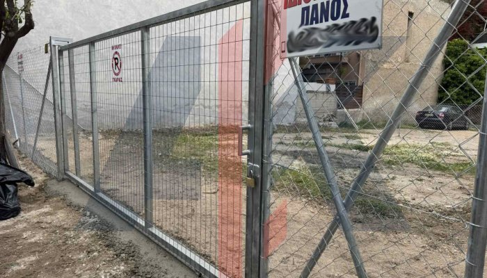 Περίφραξη οικοπέδου με συρόμενη πόρτα